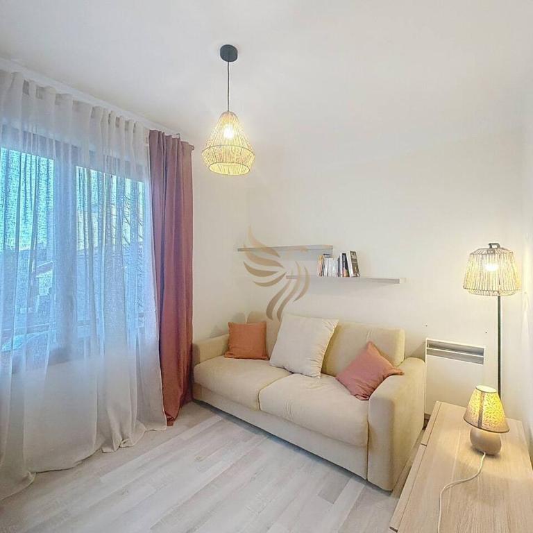 Apt3BR,AC,WiFi, sea view, parking, 3min to beach - Three-Bedroom Apartment - 37