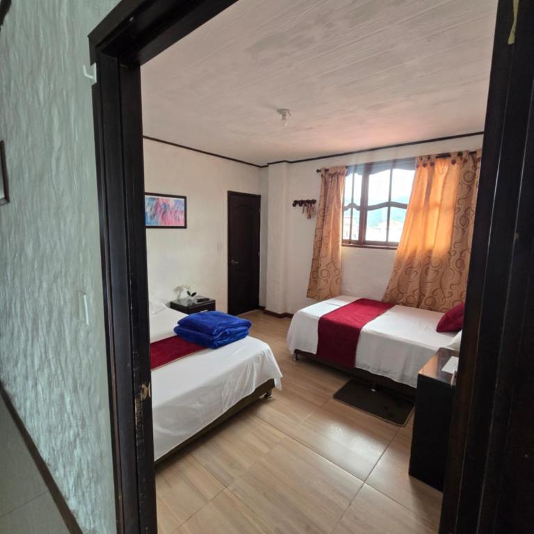 Hotel Los Balcones - Twin Room with Private Bathroom - 4