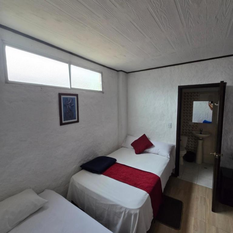 Hotel Los Balcones - Quadruple Room with Private Bathroom - 7