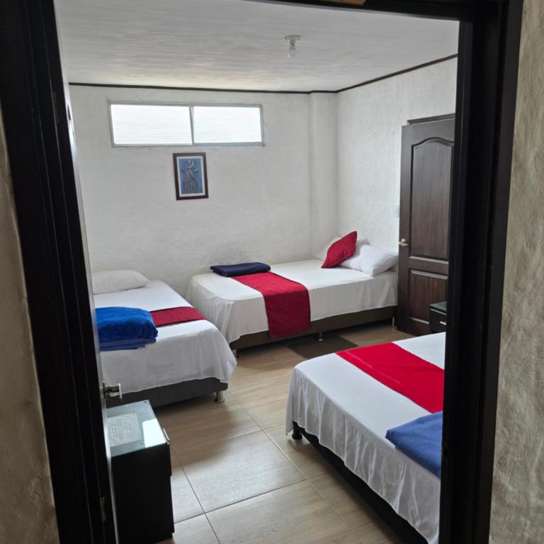 Hotel Los Balcones - Quadruple Room with Private Bathroom - 5