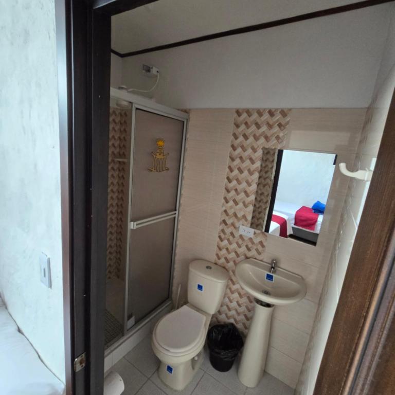 Hotel Los Balcones - Quadruple Room with Private Bathroom - 8