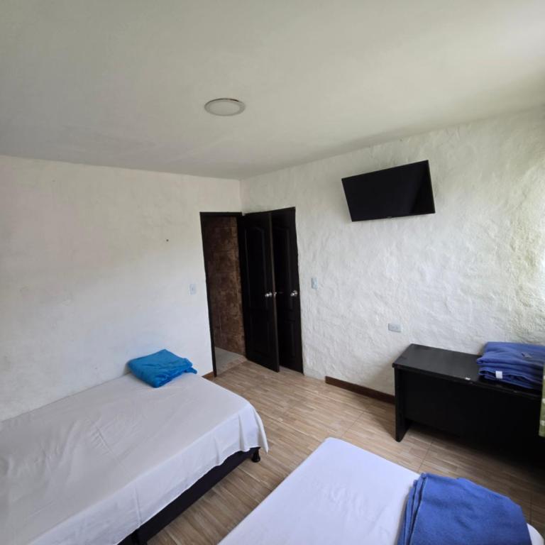 Hotel Los Balcones - Basic Triple Room - 5