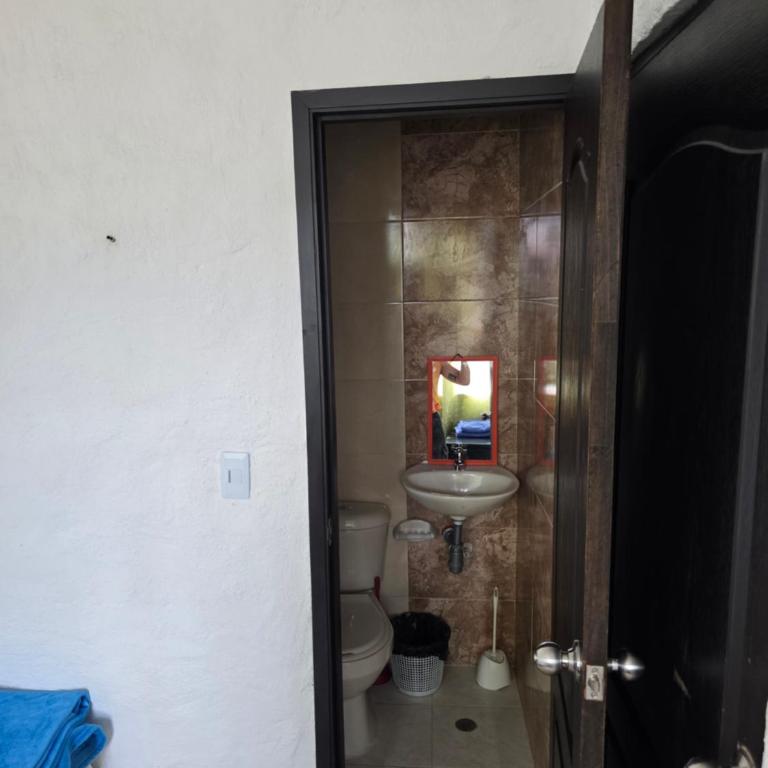 Hotel Los Balcones - Basic Triple Room - 4