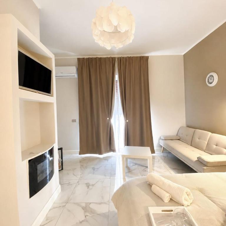 LA DIMORA DI MARTI " Napoli Centro, Metro Materdei, Wi-Fi e Comfort - Camera Tripla Deluxe - 9