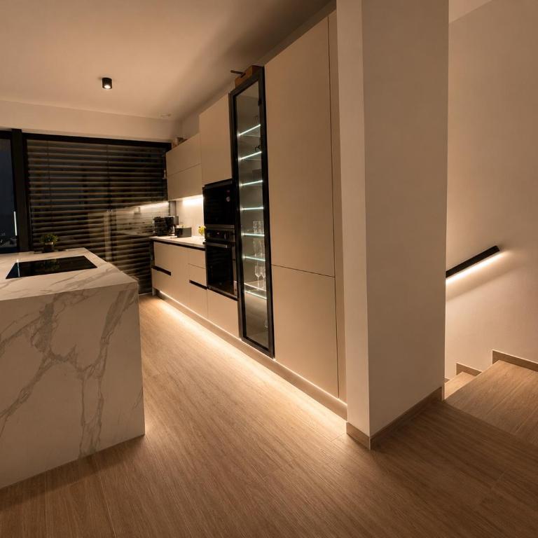 SalvatoreHomes - Casa Serenia - Ultra Luxury Duplex in the Heart of Bardolino with Dream Garden & Direct Infinity Pool Access - Maisonette-Apartment - 14