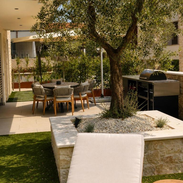 SalvatoreHomes - Casa Serenia - Ultra Luxury Duplex in the Heart of Bardolino with Dream Garden & Direct Infinity Pool Access - Maisonette-Apartment - 28
