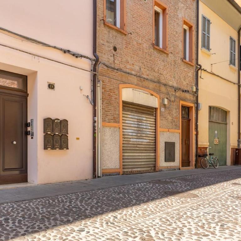 Modern Apt in the center 500m from the Estense Castle - Appartamento con 2 Camere da Letto - 25