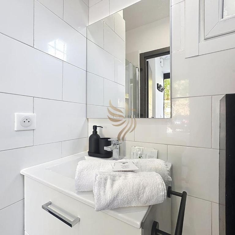 Studio l'Atelier – Parking & Beaches 15 min Walk - Appartement - 42
