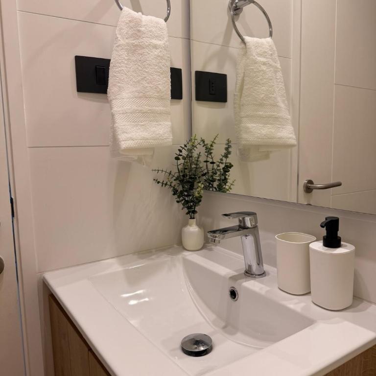 Moderno apartamento en Ñuñoa Estadio Nacional - Two-Bedroom Apartment with Balcony - 5