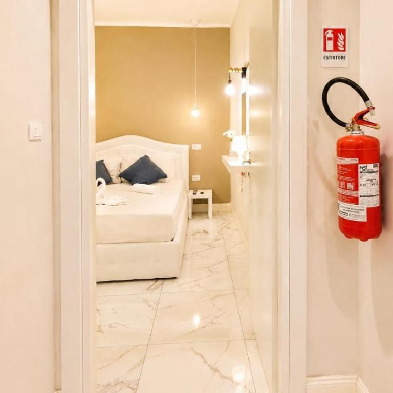 LA DIMORA DI MARTI " Napoli Centro, Metro Materdei, Wi-Fi e Comfort - Camera Deluxe - 3