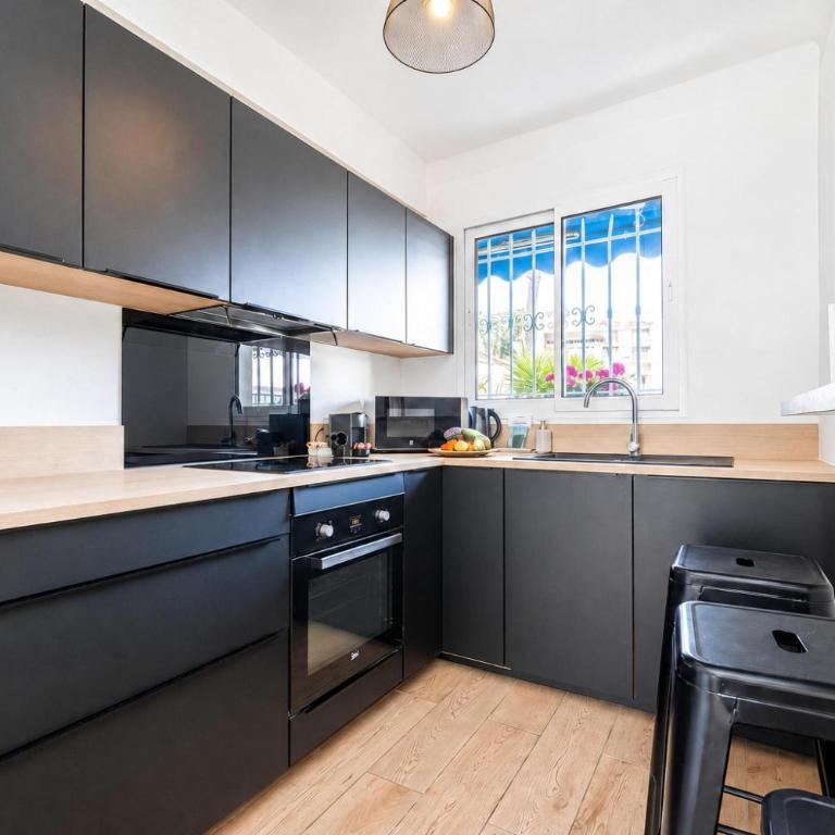 2 Bedrooms Antibes Center, Balcony - Happy Rentals - Apartment with Balcony - 3