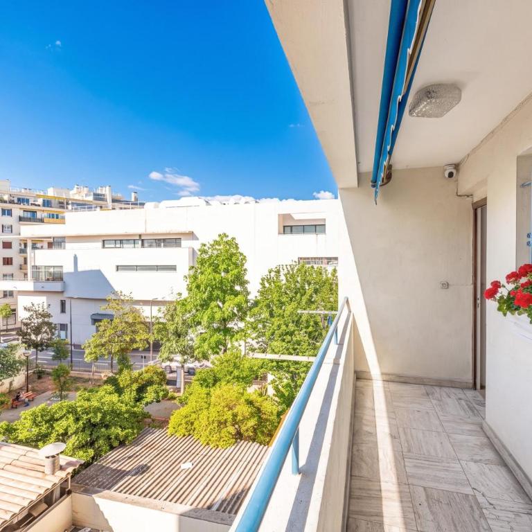 2 Bedrooms Antibes Center, Balcony - Happy Rentals - Apartment with Balcony - 9