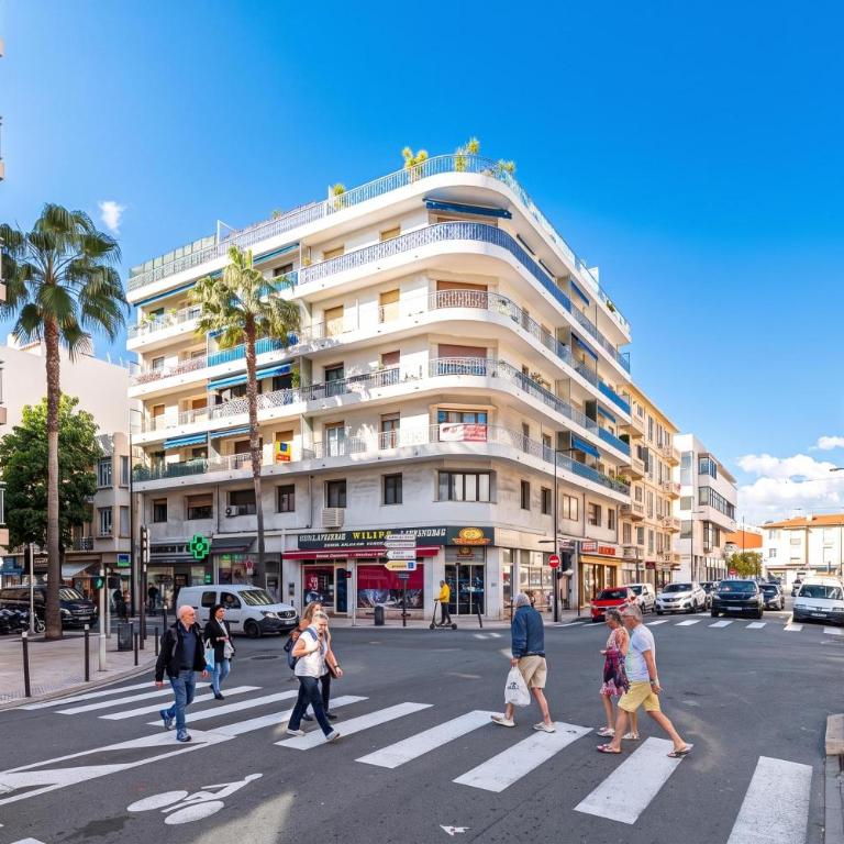 2 Bedrooms Antibes Center, Balcony - Happy Rentals - Apartment with Balcony - 10