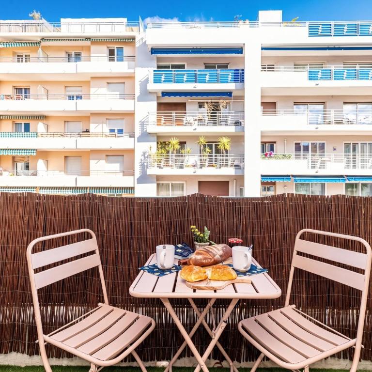 2 Bedrooms Antibes Center, Balcony - Happy Rentals - Apartment with Balcony - 17
