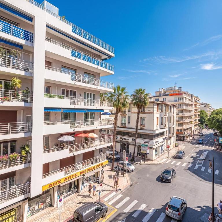 2 Bedrooms Antibes Center, Balcony - Happy Rentals - Apartment with Balcony - 18