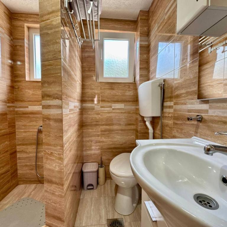 Planinski vuk rooms - Dvokrevetna Soba sa Zasebnim Krevetima - 2