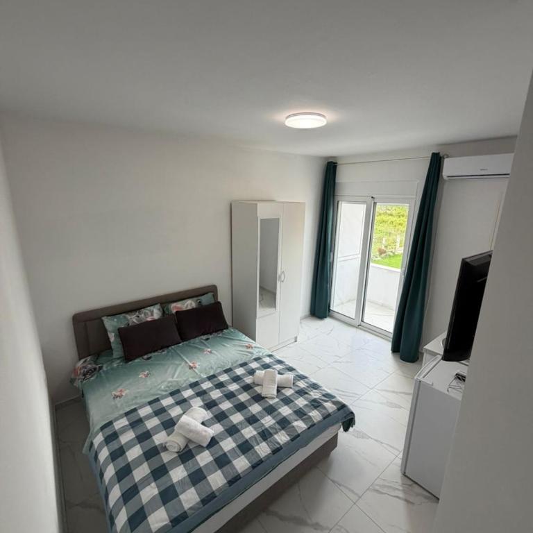 Apartments Gzim Peja - Deluks Dvokrevetna Soba sa Bračnim Krevetom i Balkonom - 1