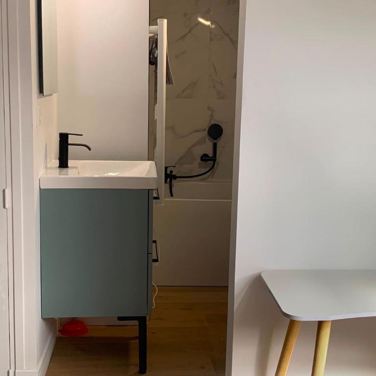 Duplex rénové - 2 chambres - 2 salles de bain - Appartement 1 Chambre - 2