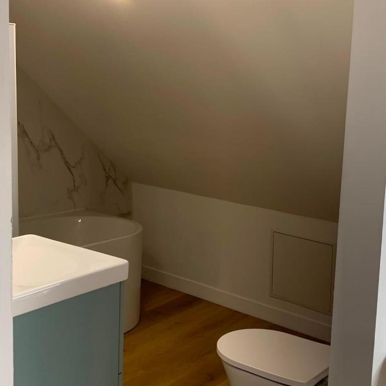 Duplex rénové - 2 chambres - 2 salles de bain - Appartement 1 Chambre - 4