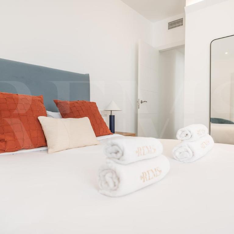 Chic Gem Rooftop terrace with BBQ REMS - Two-Bedroom Apartment - 17