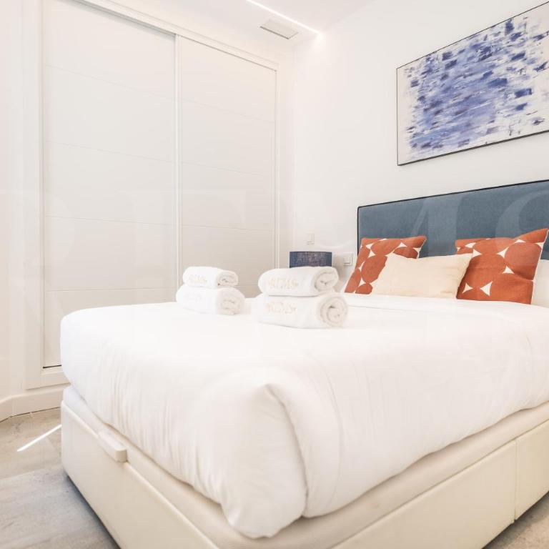 Chic Gem Rooftop terrace with BBQ REMS - Two-Bedroom Apartment - 3