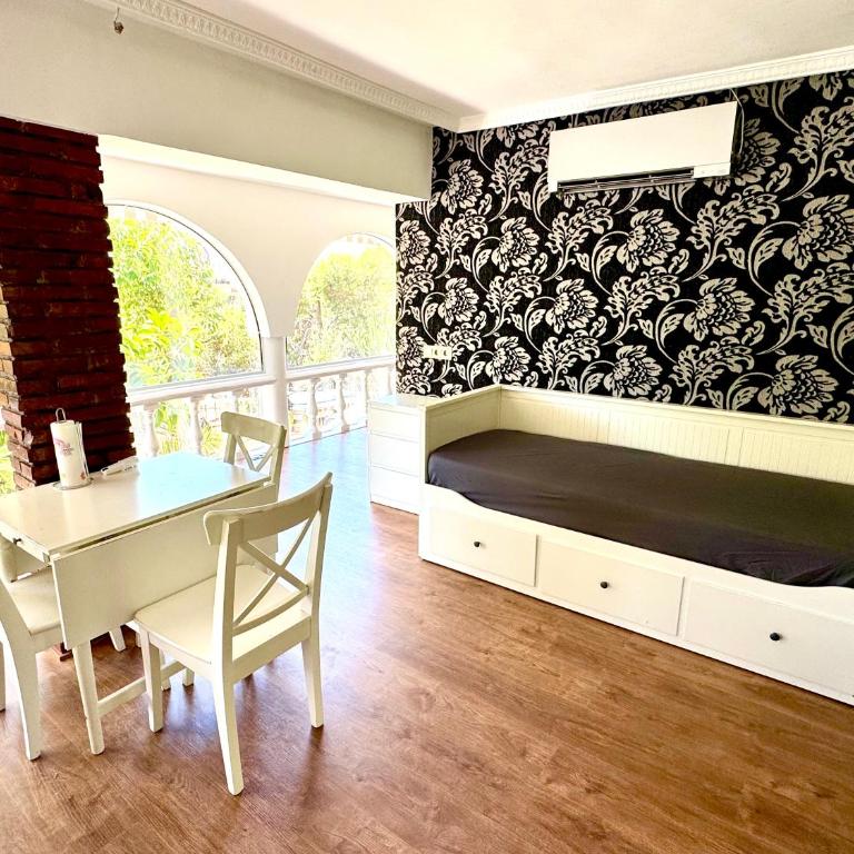 Luminous studio apartment in a villa with pool - Apartamento de 1 dormitorio - 7