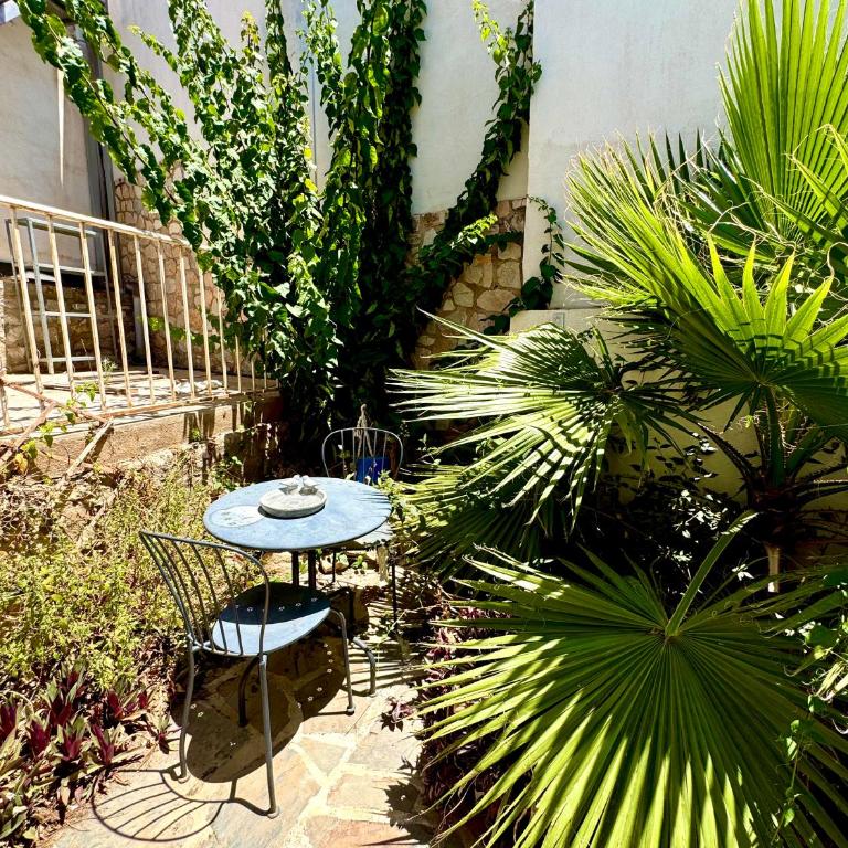 Luminous studio apartment in a villa with pool - Apartamento de 1 dormitorio - 20