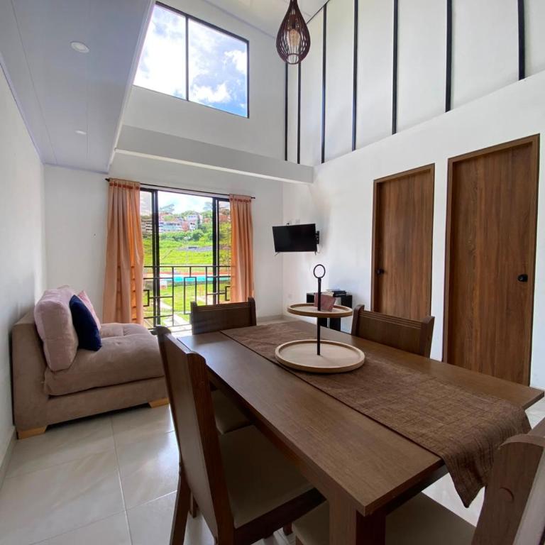 apartamento dúplex con balcón y central - Two-Bedroom Apartment - 7