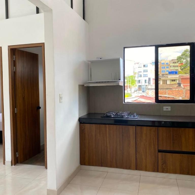 apartamento dúplex con balcón y central - Two-Bedroom Apartment - 9