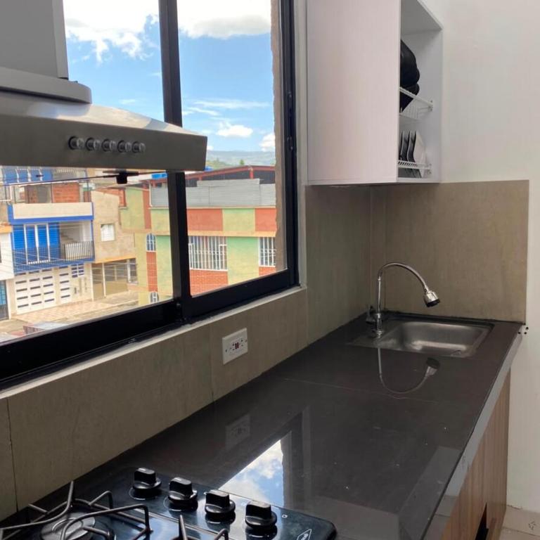 apartamento dúplex con balcón y central - Two-Bedroom Apartment - 11