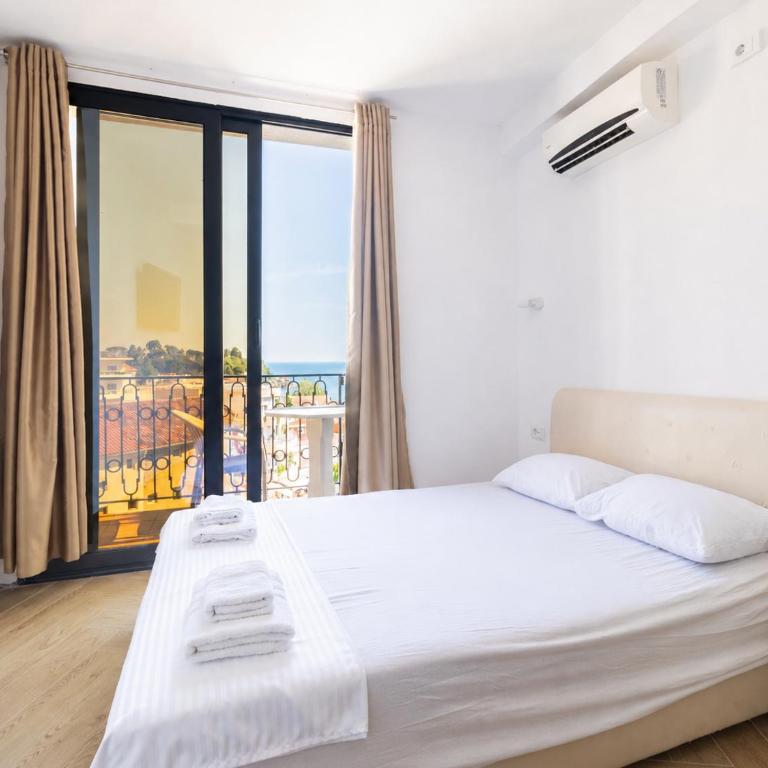 Adria by Odea Stays - One-Bedroom Premium Apartment with Ocean View - 12
