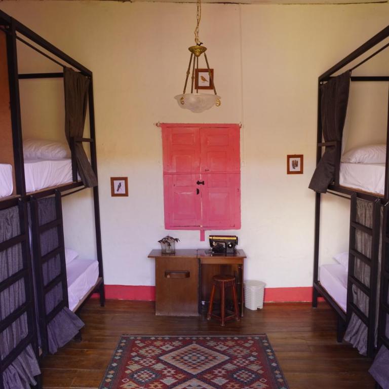 La Casa Rosada Hostel - Bed in 8-Bed Dormitory Room - 4
