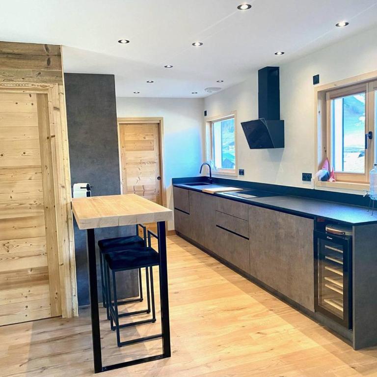 Chalet accueillant au cœur du village - 10 pers. - FR-1-886-65 - Chalet - 2
