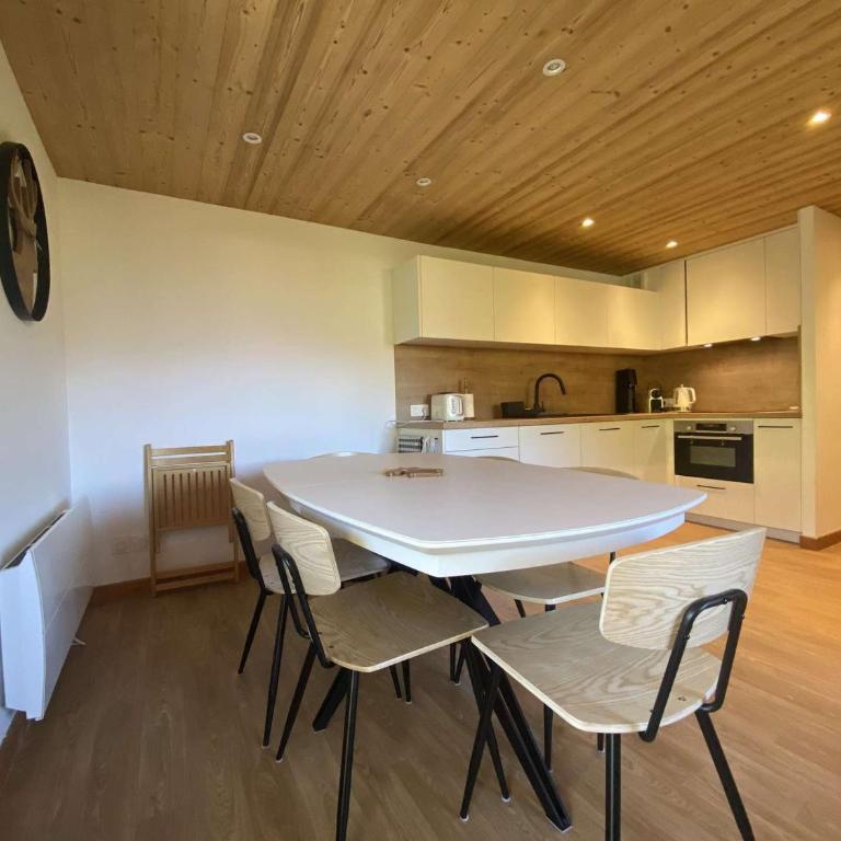 Appartement accueillant, vue village - 6 pers. - FR-1-886-33 - Appartement - 14