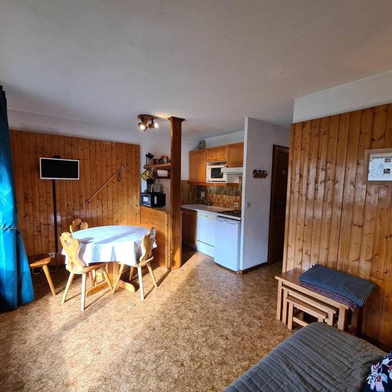 Appartement confortable proche pistes - 4 pers. - FR-1-886-49 - Appartement - 12
