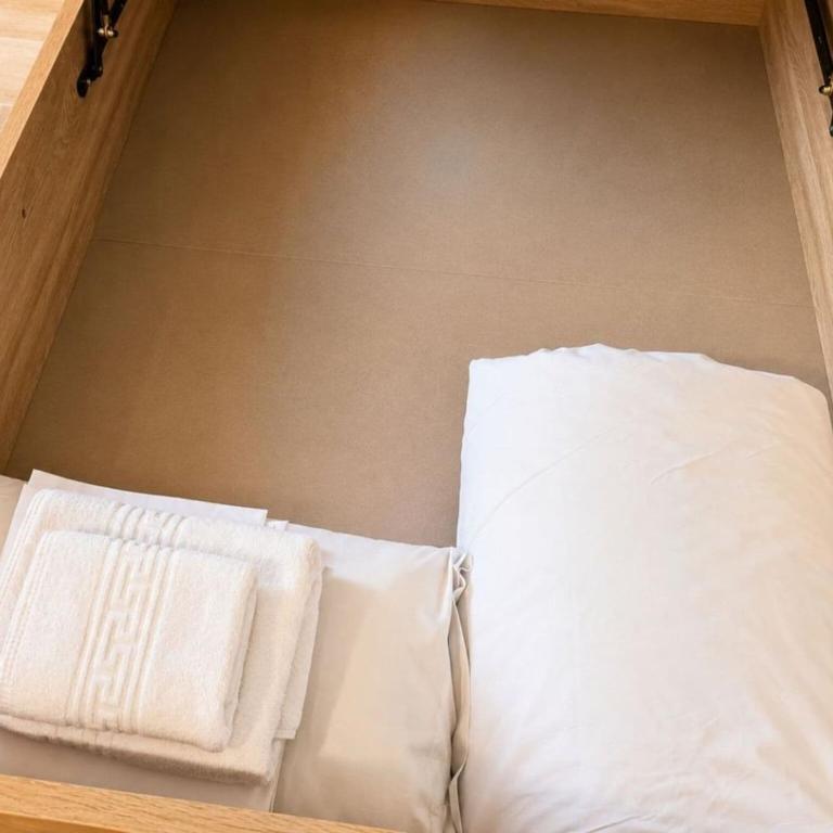 Chic Madrid Stay with Terrace - Apartamento de 1 dormitorio - 9