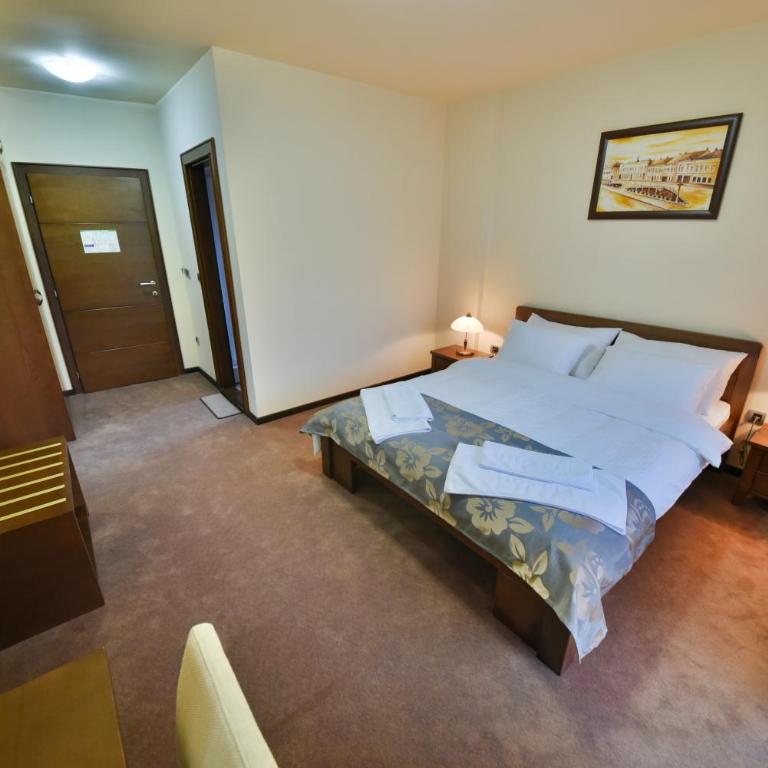 Garni Hotel Central Lux - Deluxe Double Room - 1