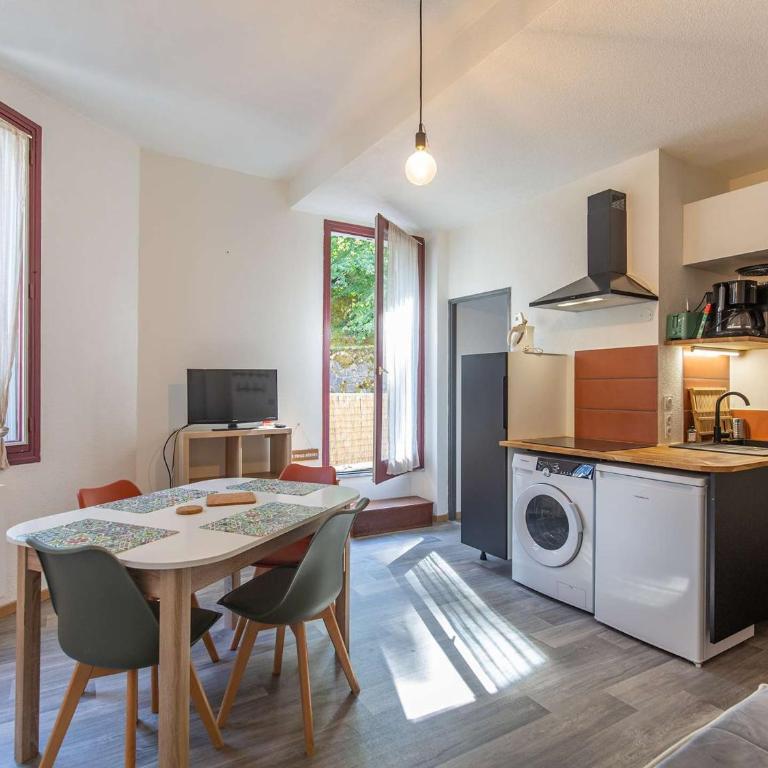 T2 moderne, centre, proche télécabines - FR-1-401-324 - Appartement - 1