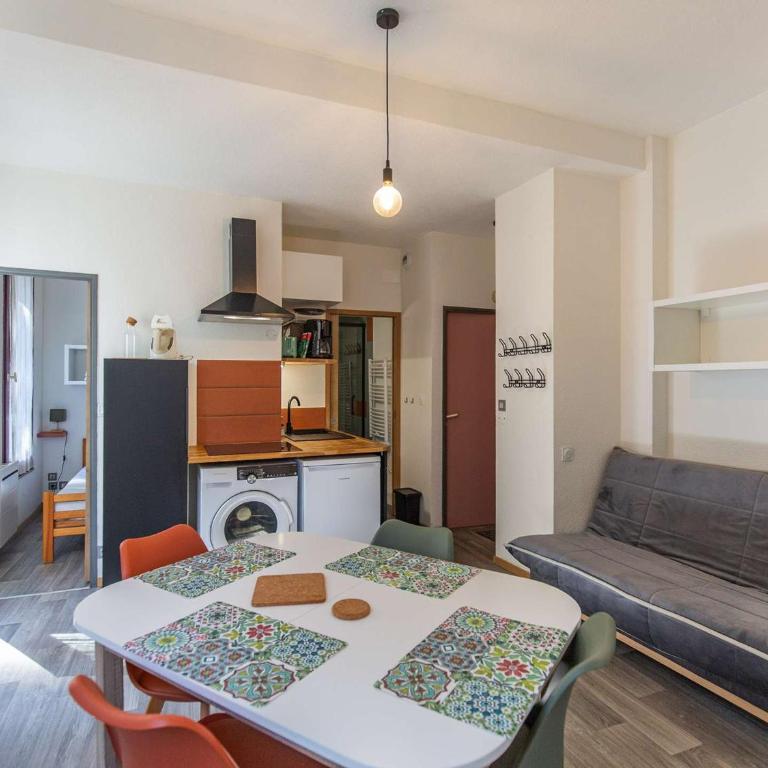 T2 moderne, centre, proche télécabines - FR-1-401-324 - Appartement - 2