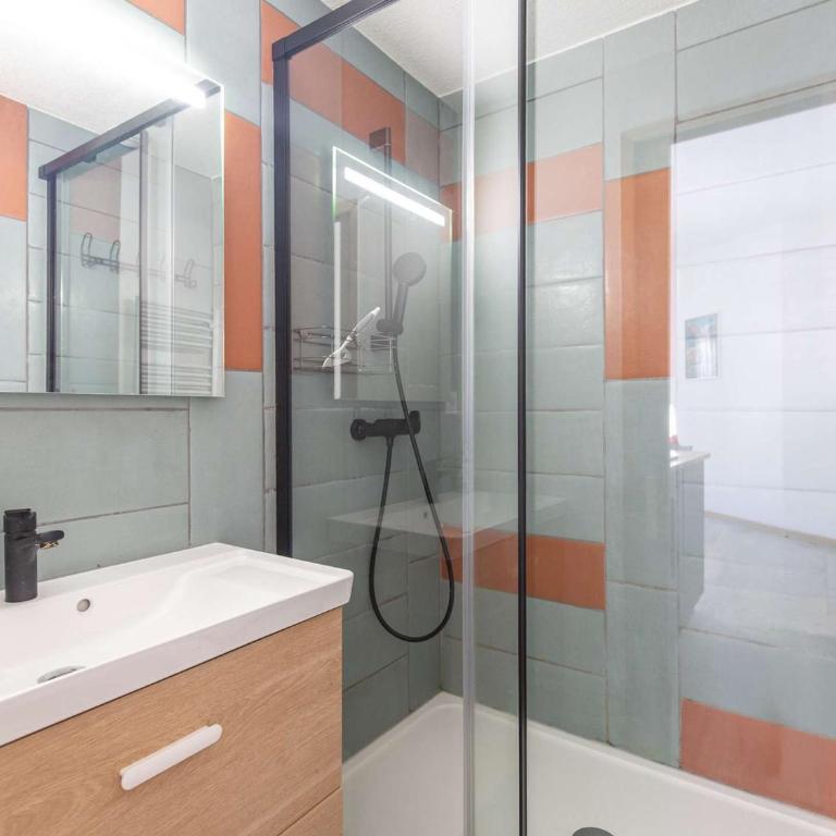 T2 moderne, centre, proche télécabines - FR-1-401-324 - Appartement - 6