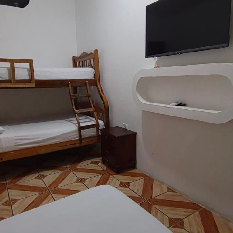 Hostal Fragata Puerto López - Habitación Familiar - 2