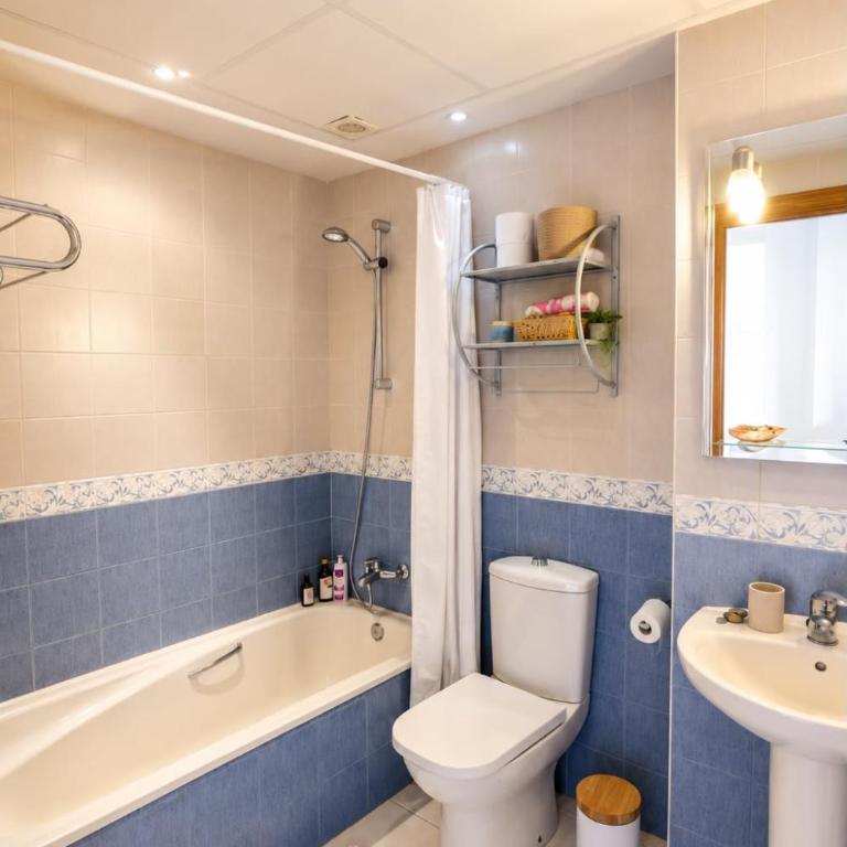 Las Lomas Marina Sea Views & Pool - Three-Bedroom Apartment with Sea View - 14