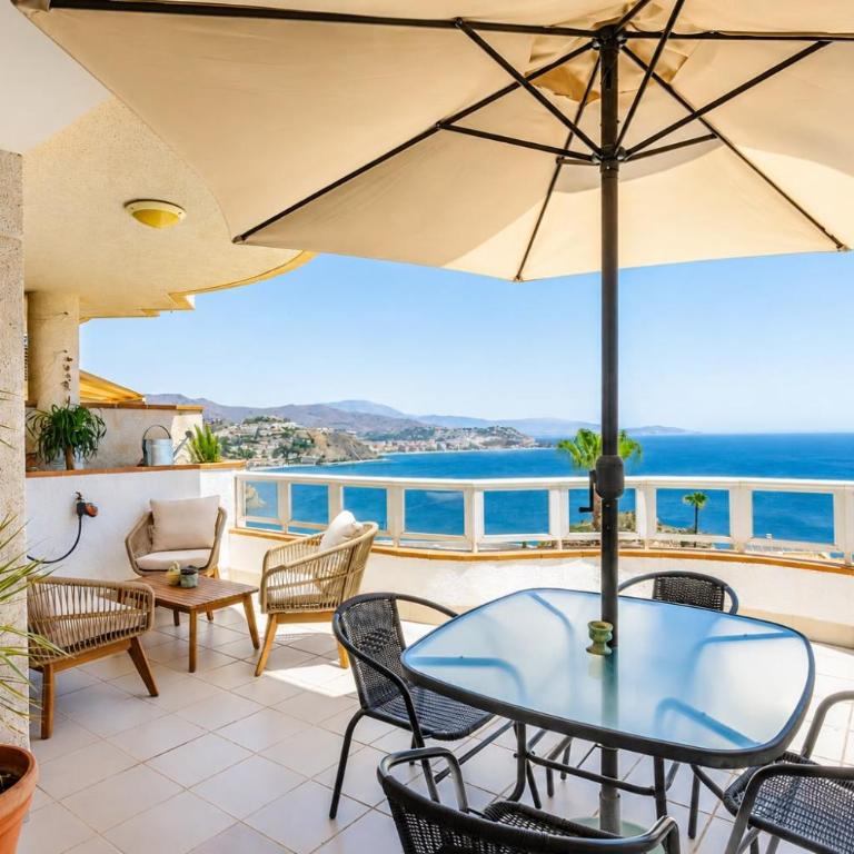 Las Lomas Marina Sea Views & Pool - Three-Bedroom Apartment with Sea View - 1