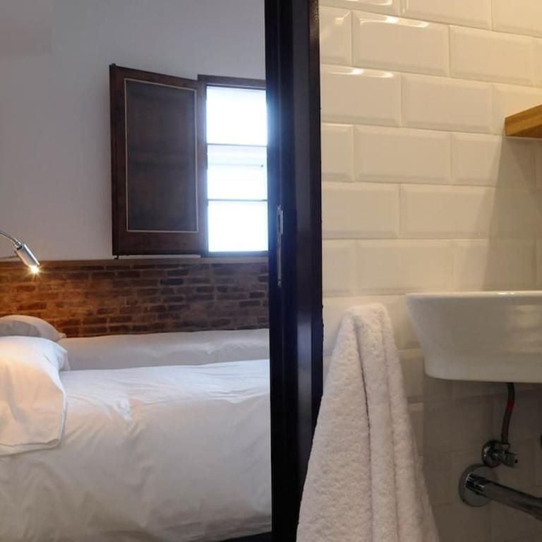 UNIQUE ARCHITECTS APARTMENT IN TRENDY CENTRAL POBLE SEC By MyRentalHost - Apartamento - 17