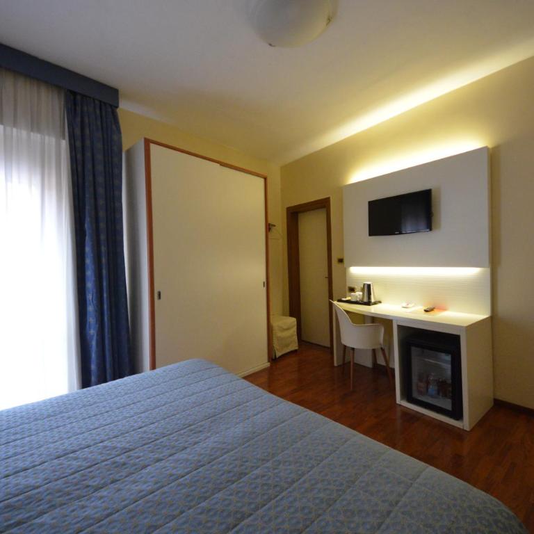 Hotel University - Double or Twin Room (1 Adult) - 2