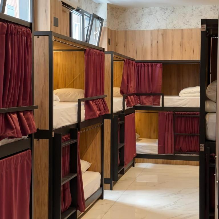 Senda Hostel Retiro - Atocha & Madrid Centro - Bunk Bed in Mixed Dormitory Room - 1