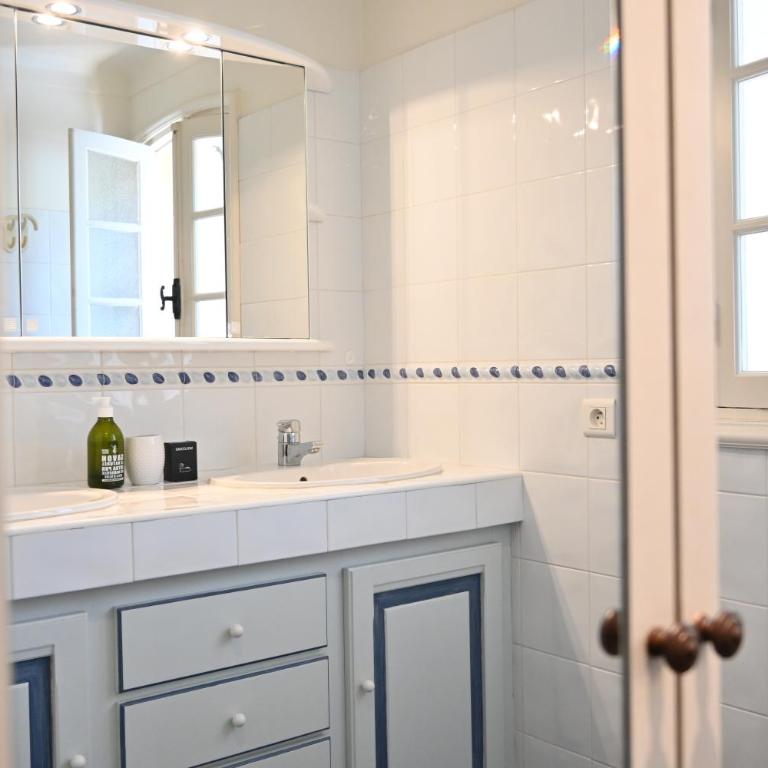 Villa 4 étoiles - parking - wifi - clim - piscine - Villa - 37