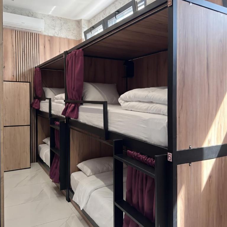 Senda Hostel Retiro - Atocha & Madrid Centro - Bed in 8-Bed Mixed Dormitory Room - 9