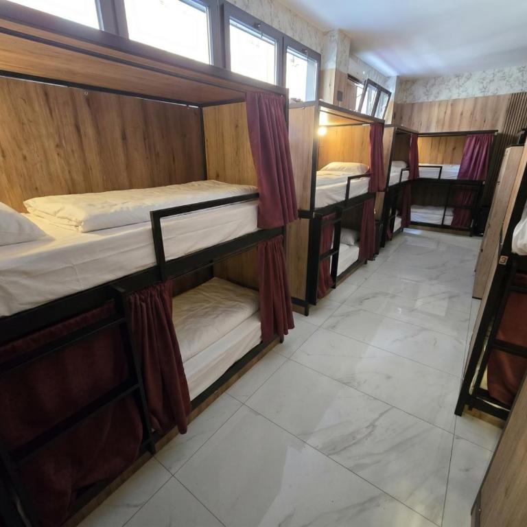 Senda Hostel Retiro - Atocha & Madrid Centro - Bed in 8-Bed Mixed Dormitory Room - 10