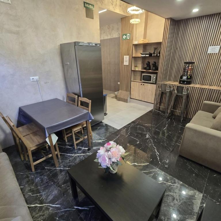 Senda Hostel Retiro - Atocha & Madrid Centro - Bed in 8-Bed Mixed Dormitory Room - 11